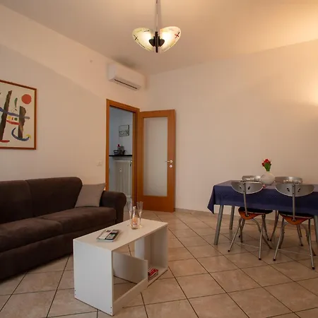 公寓 Ilaria House *